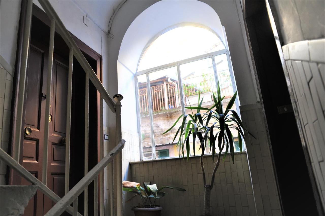 ナポリ A Due Passi Dal Museo Bed & Breakfast エクステリア 写真