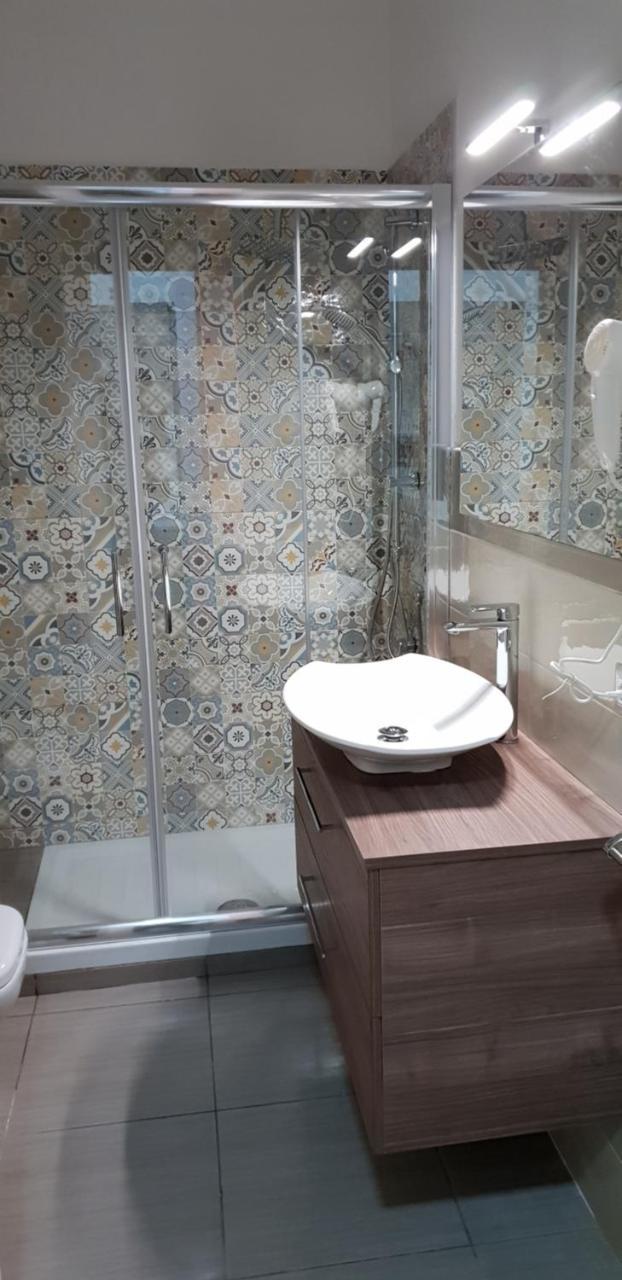 ナポリ A Due Passi Dal Museo Bed & Breakfast エクステリア 写真