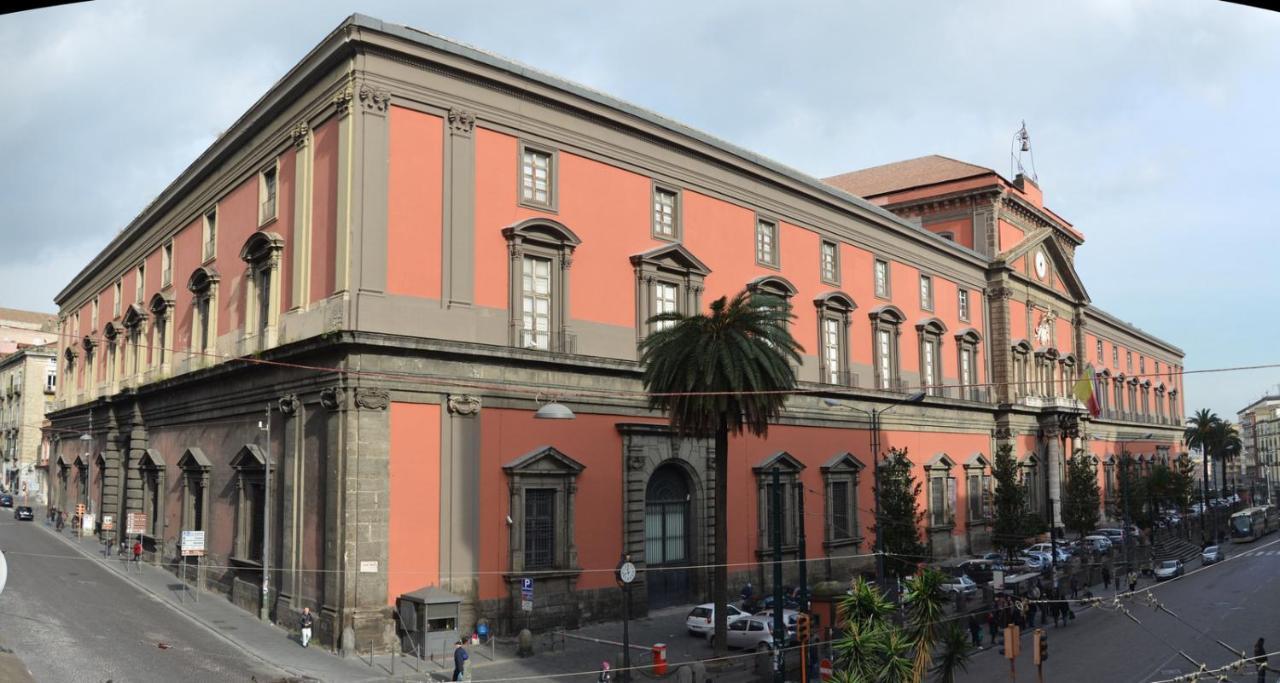 ナポリ A Due Passi Dal Museo Bed & Breakfast エクステリア 写真