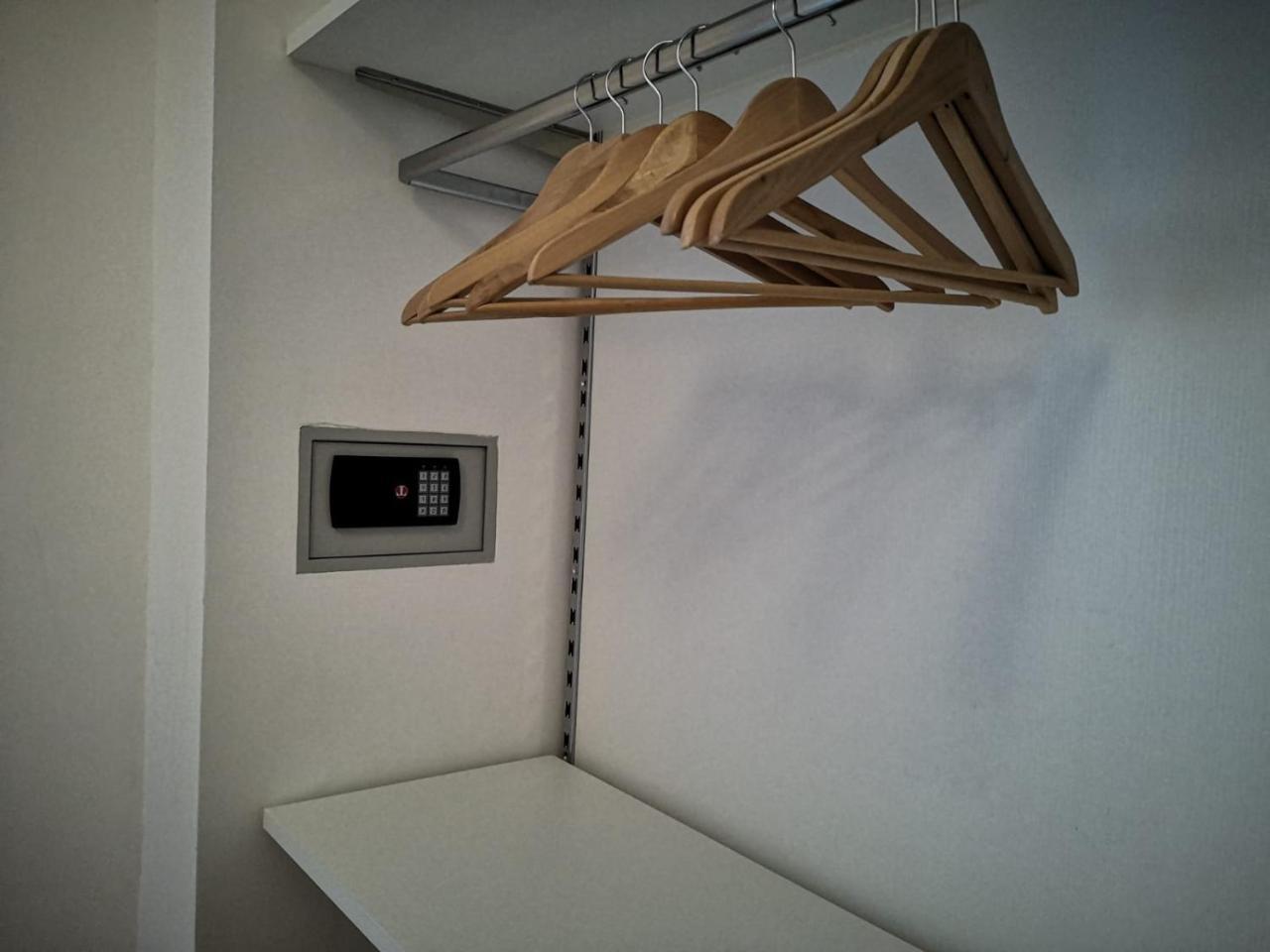 ナポリ A Due Passi Dal Museo Bed & Breakfast エクステリア 写真