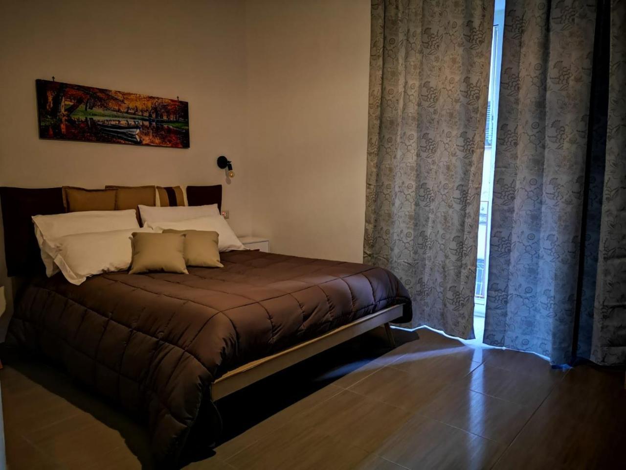ナポリ A Due Passi Dal Museo Bed & Breakfast エクステリア 写真