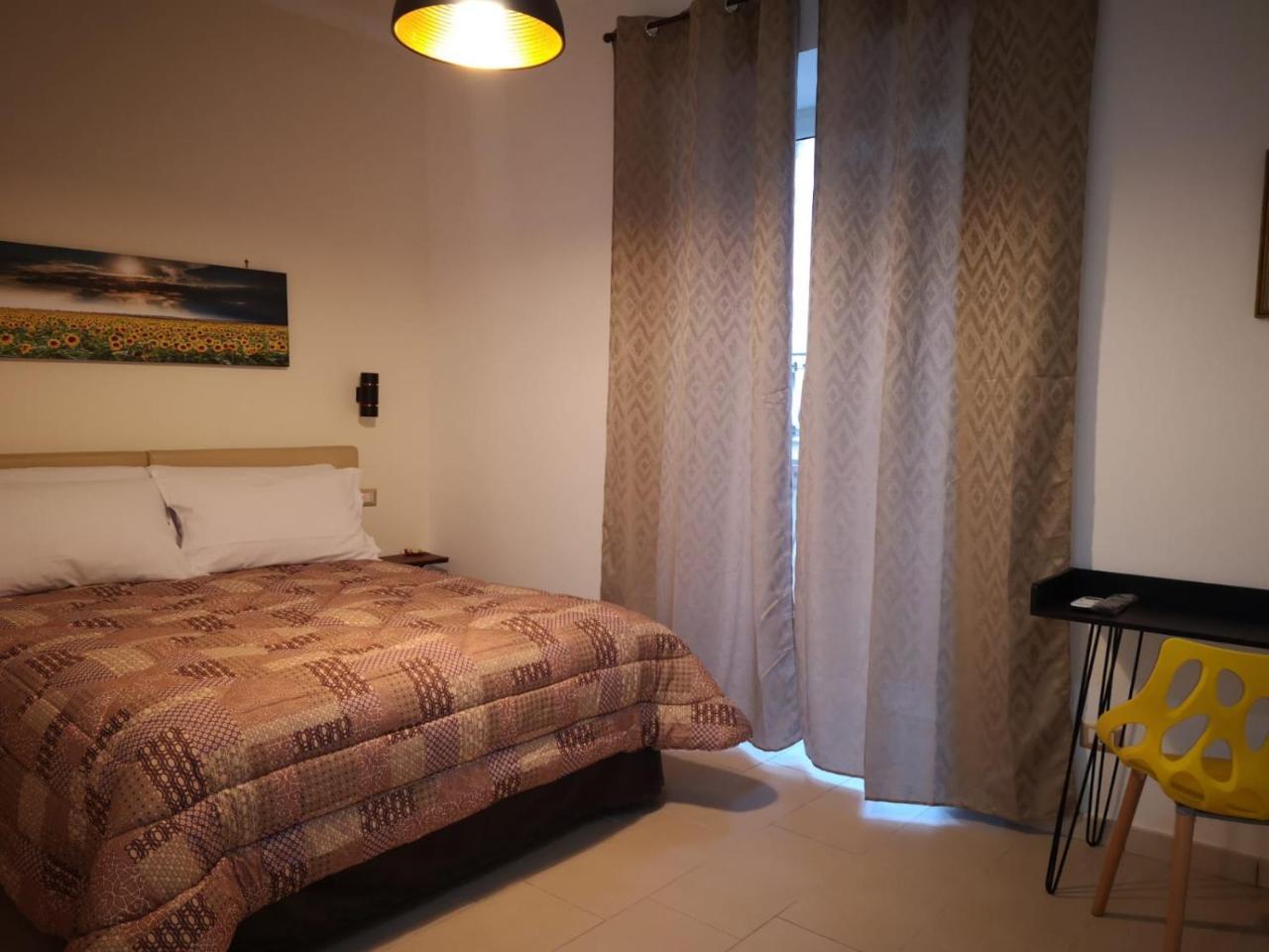 ナポリ A Due Passi Dal Museo Bed & Breakfast エクステリア 写真