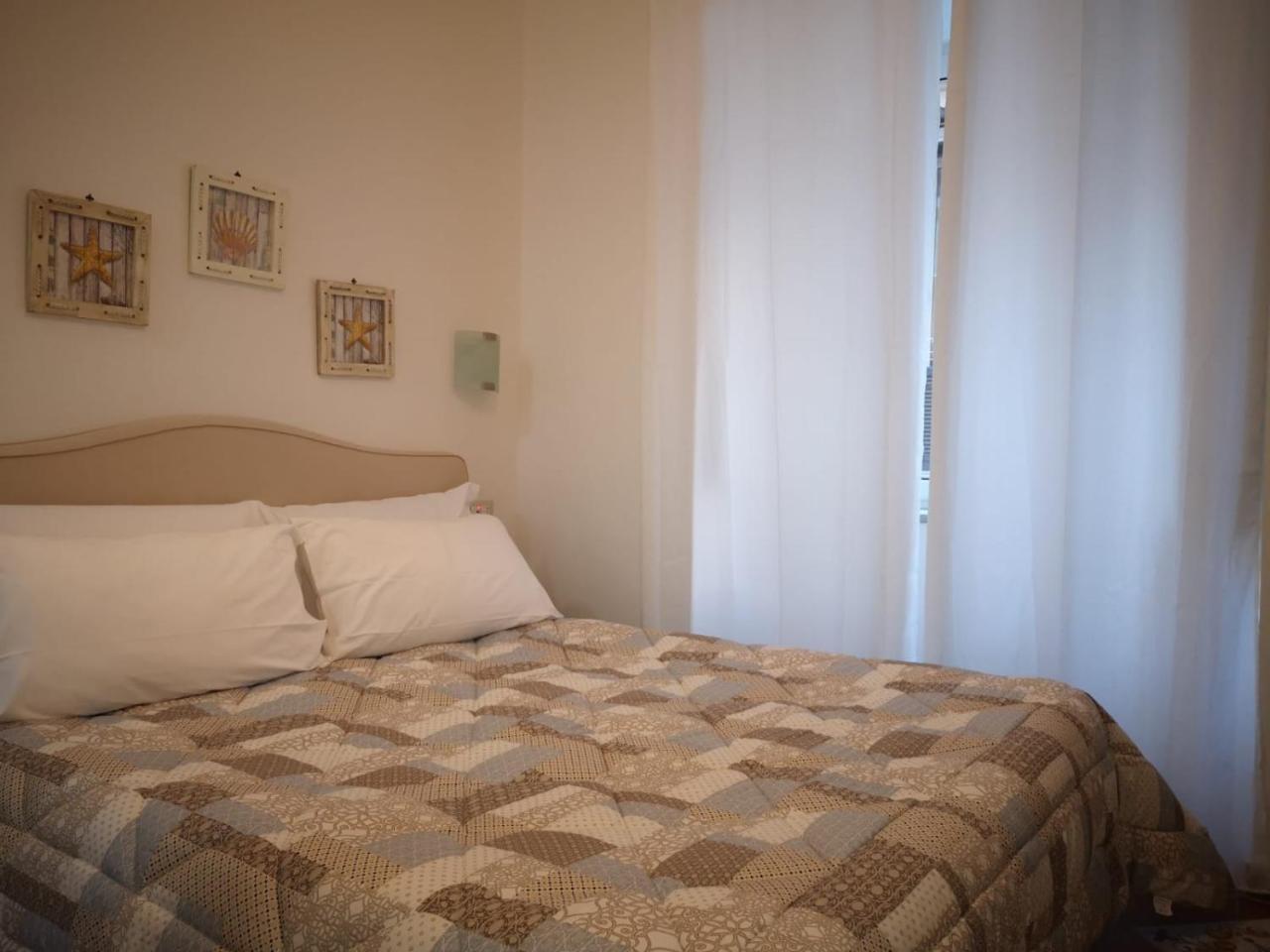 ナポリ A Due Passi Dal Museo Bed & Breakfast エクステリア 写真