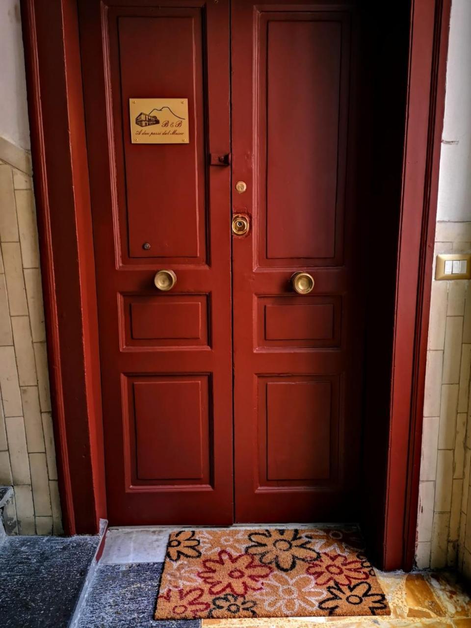 ナポリ A Due Passi Dal Museo Bed & Breakfast エクステリア 写真