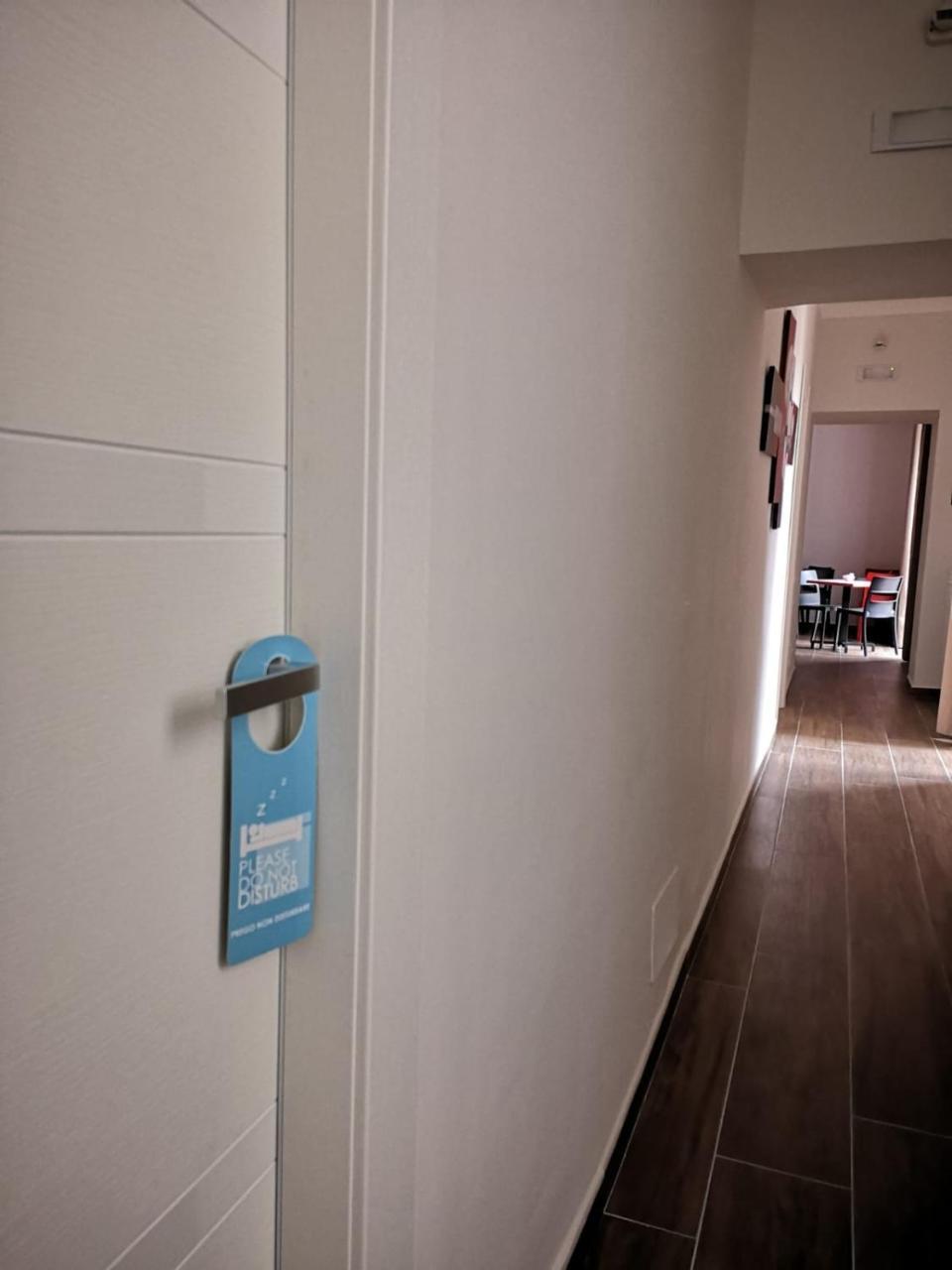 ナポリ A Due Passi Dal Museo Bed & Breakfast エクステリア 写真