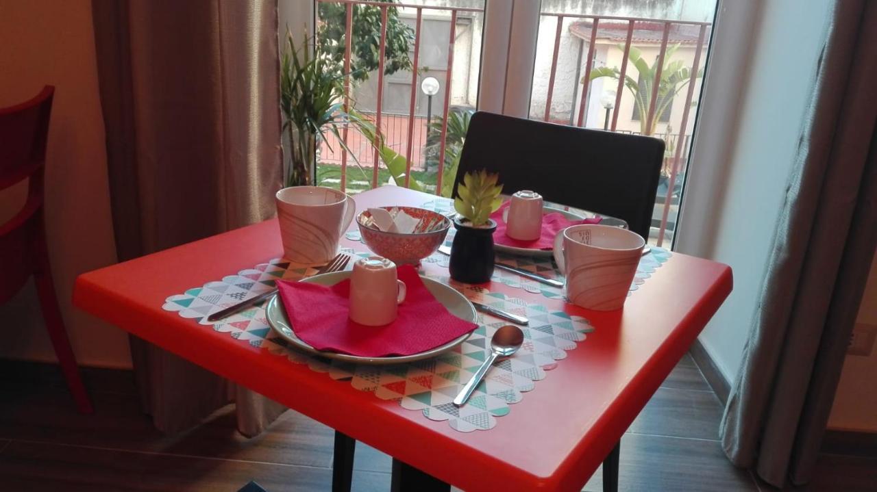 ナポリ A Due Passi Dal Museo Bed & Breakfast エクステリア 写真