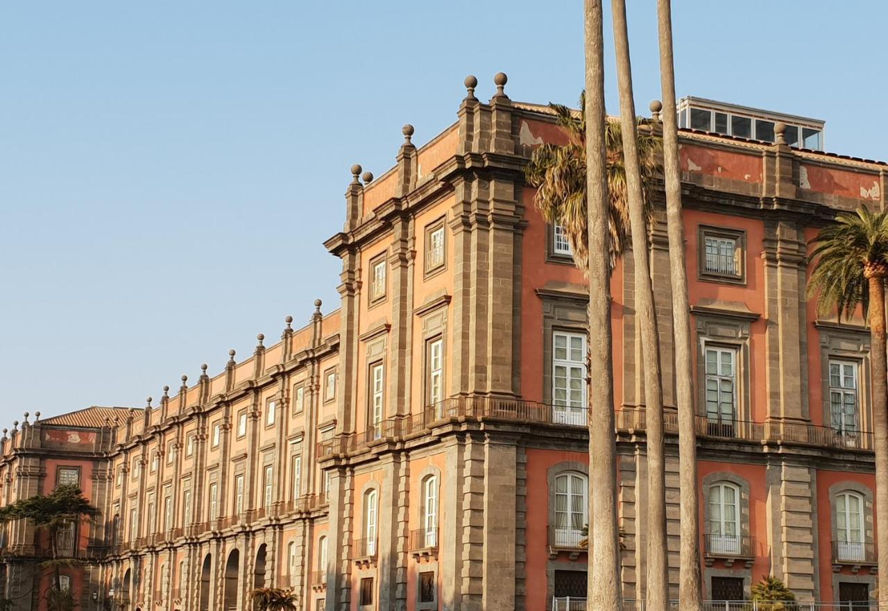 ナポリ A Due Passi Dal Museo Bed & Breakfast エクステリア 写真