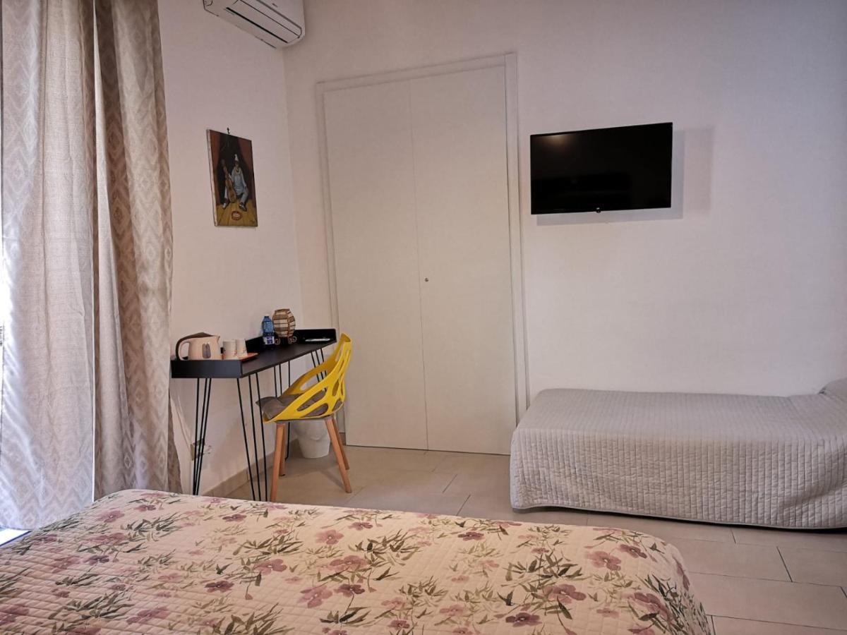 ナポリ A Due Passi Dal Museo Bed & Breakfast エクステリア 写真